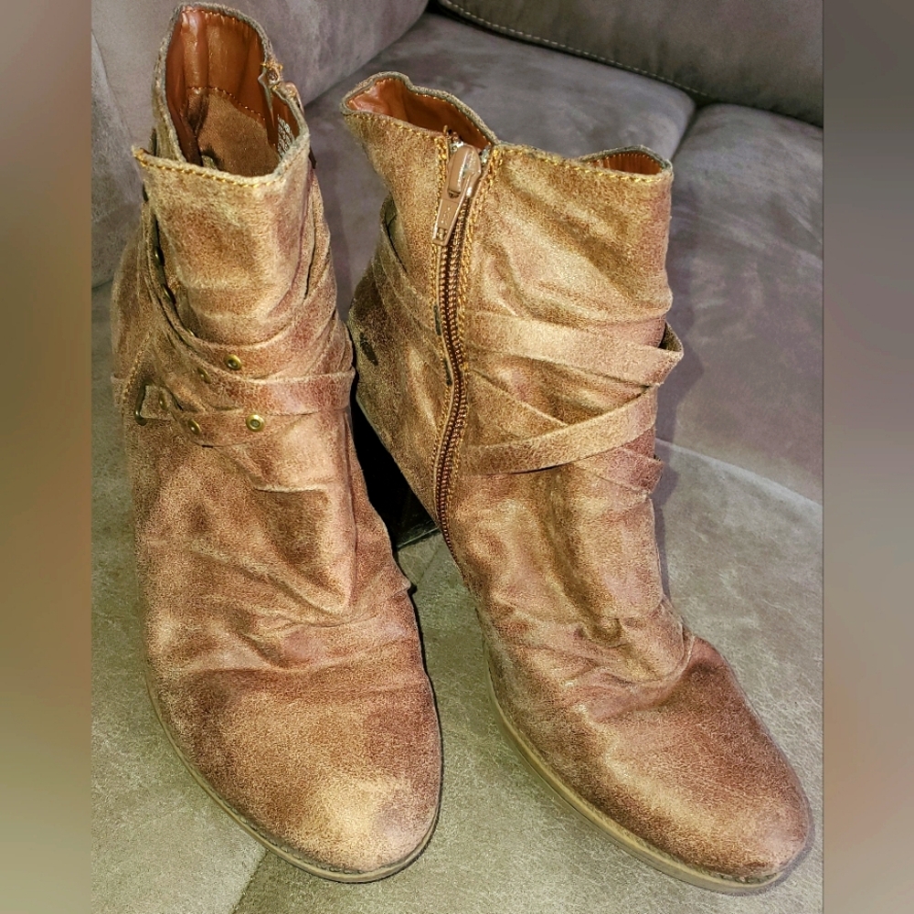 Bear Traps Fantasia Ankle Boots Sz8.2